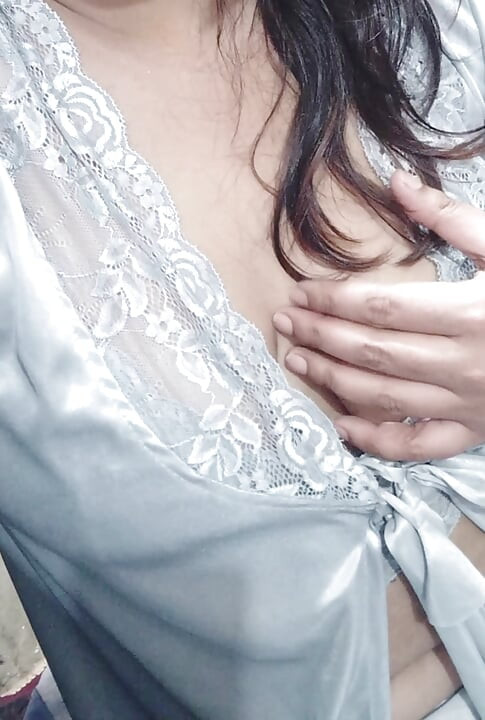 Randi bhabhi chudi salesman se