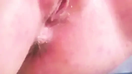 Musclemommy sabahları sikişiyor ve tekrar azgın fışkırtıyor