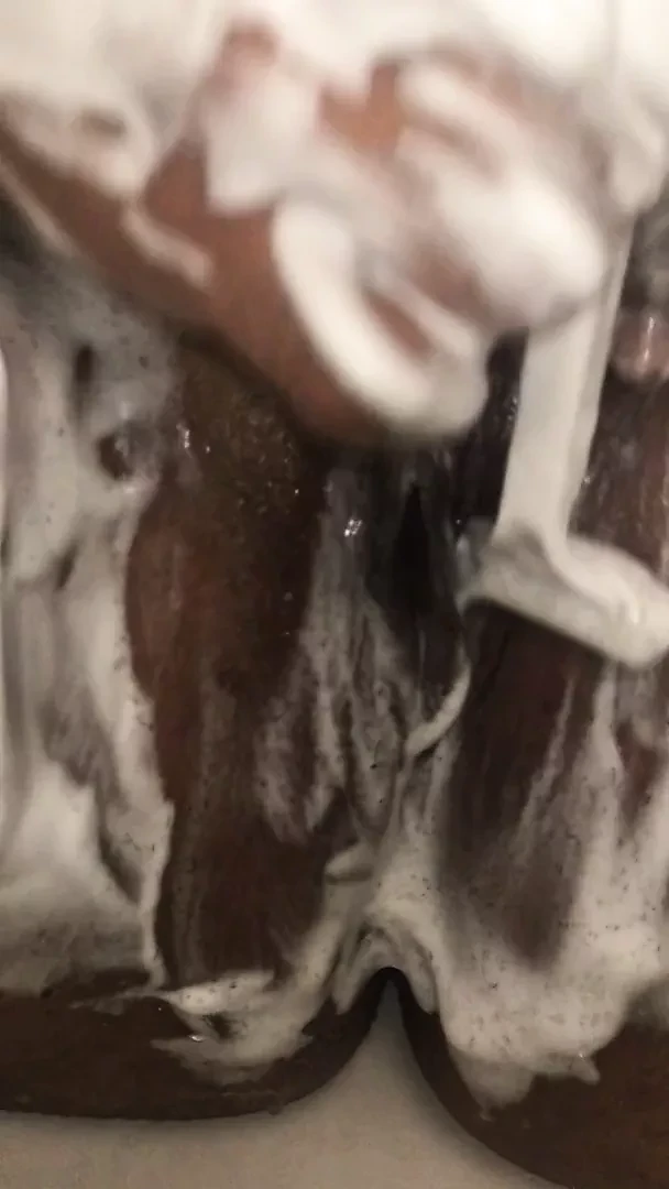 Best friends Italian mum shaving her pussy