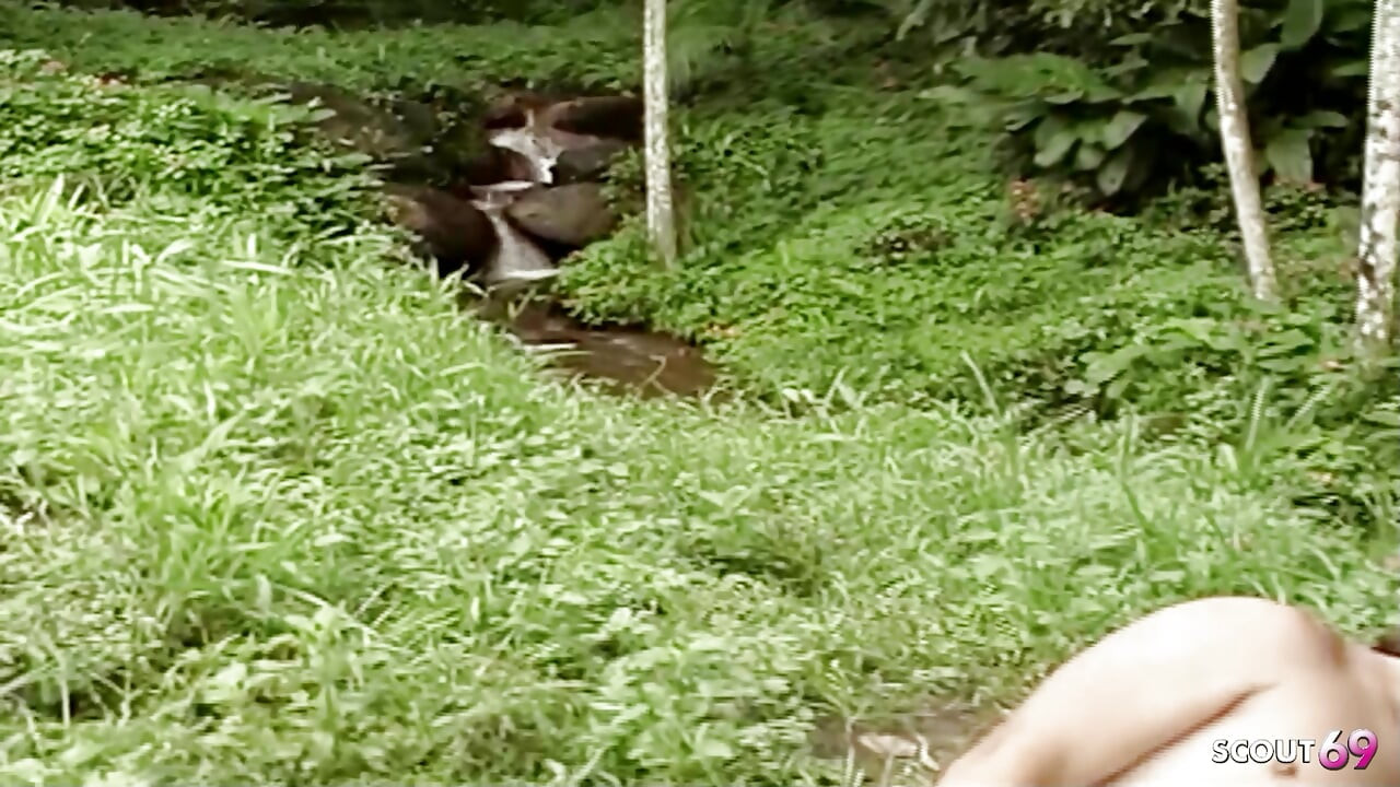 Tinder Randka dostaje anal fucked na zewnątrz przez niegrzecznego Tranny i otrzymuje wytrysk