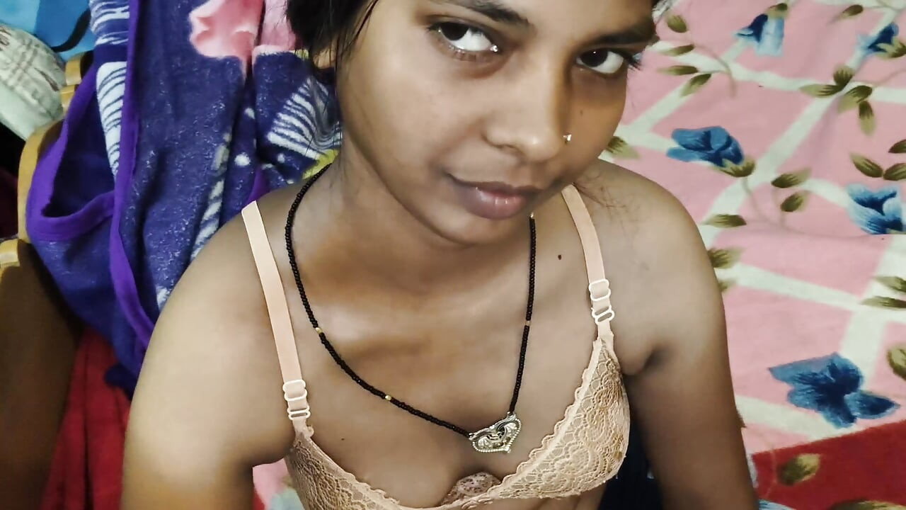 Very cute bhabhi devar ka chudai bedroom in desi village