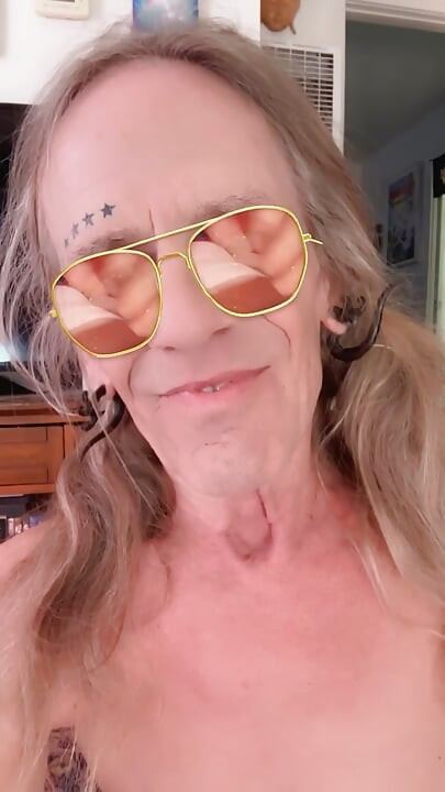 BBBlondieは見るのが大好きです