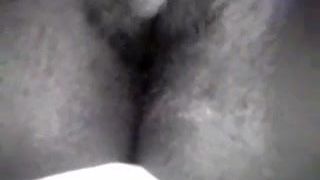 Zwarte babe masturbeert