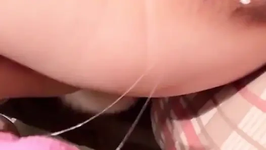 Начиняй свою киску чулками и мастурбация