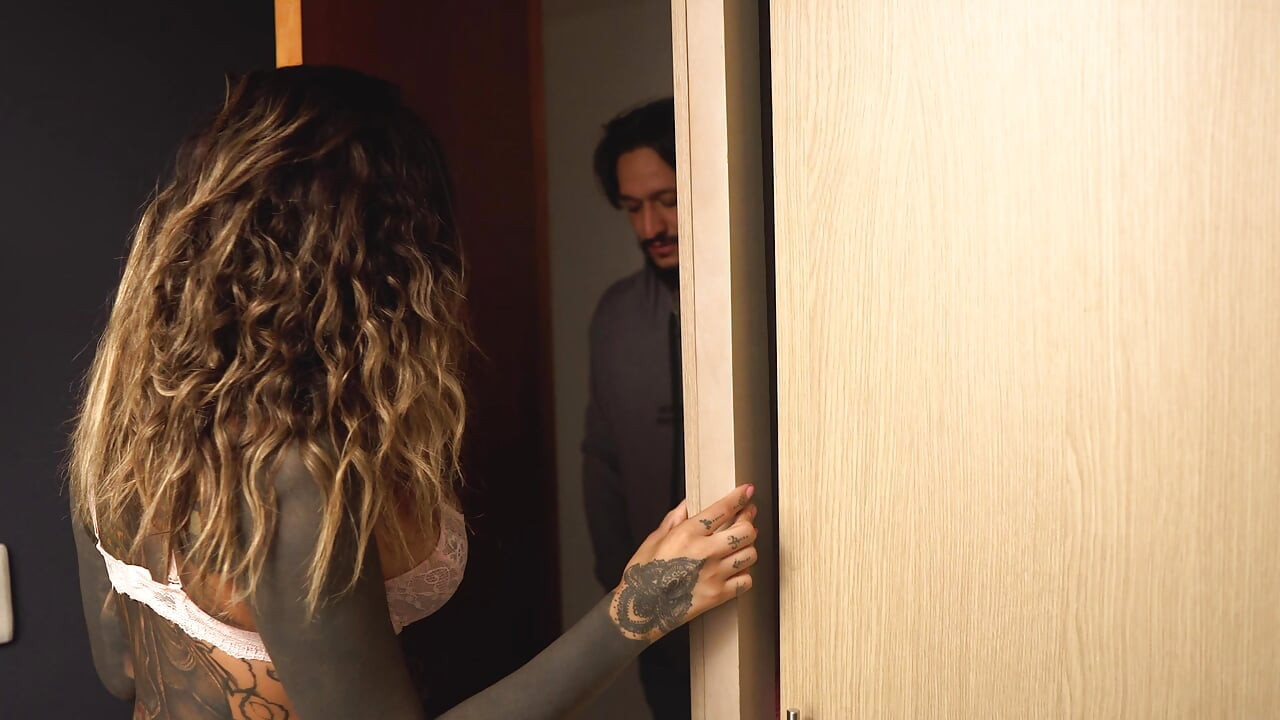 The Girl Who Knows About Tinder Invites Her Friends to Try My Big Date