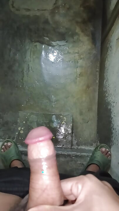 Piss and cumshot from girlfriend hand