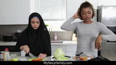 섹시한 이슬람 의붓딸 따먹기