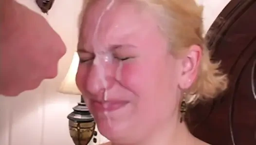 Desperate Amateurs Leia, горячая блондинка-крошка с большими сиськами в первый раз получает ее тугую киску жестко долбит большой белый член и получает ее притягательное