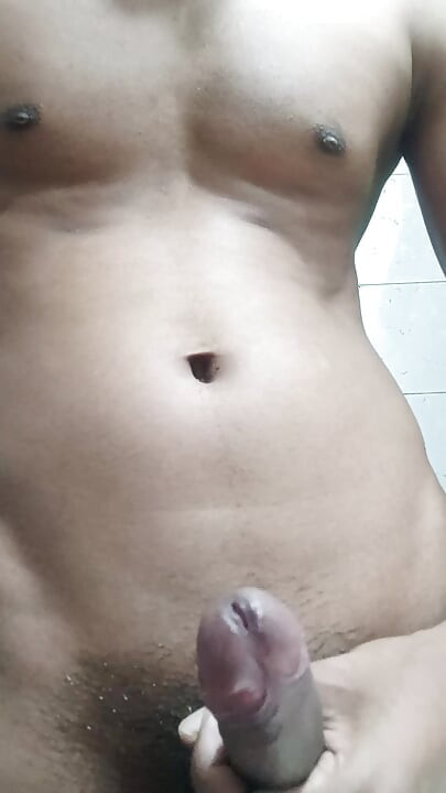 Masterbating trong khi tắm