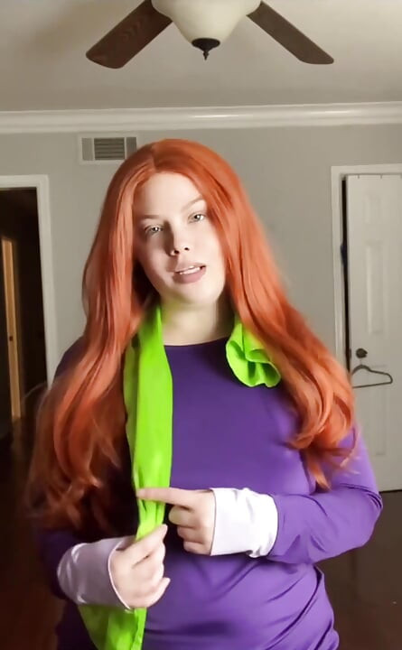 Daphne Fucks Her Pretty Pussy for You