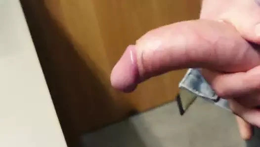 Drkanje i sperma u kupatilu na fakultetu