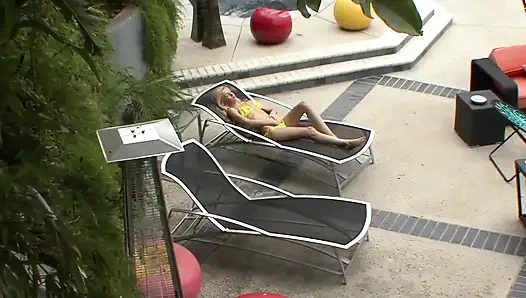 Ein großer schwanz für die böse blondine