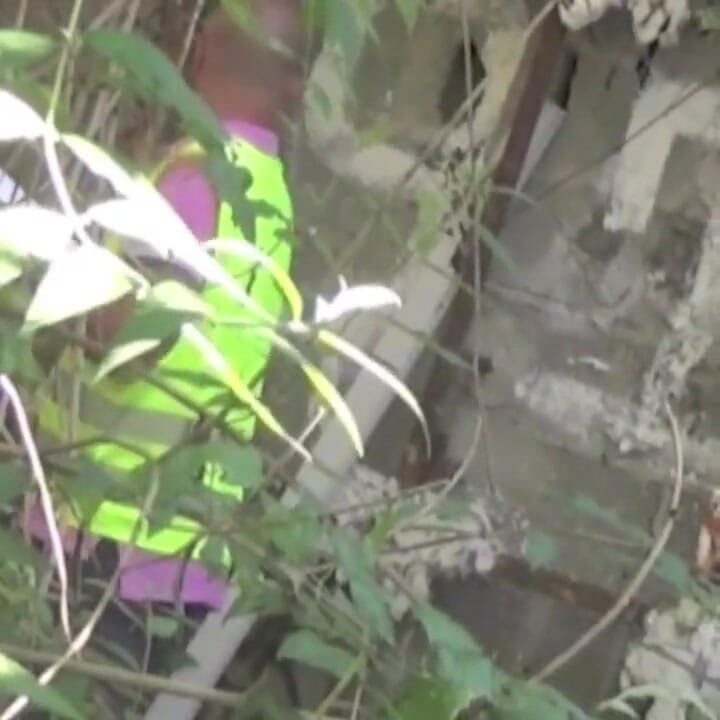 法国男孩在森林巡游中被 seyx 阿拉伯性交