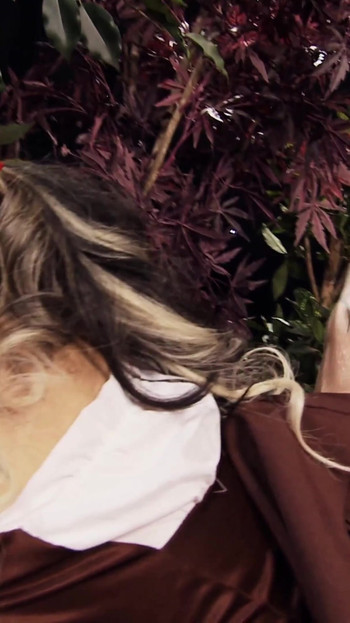 Must-share moment from "Blonde notgeile Milf mit grossen Titten blaesst und laesst ihre feuchte pussy ficken"