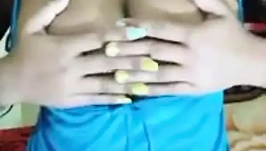 Мой первый живой видеозвонок с сексуальными сиськами и киской