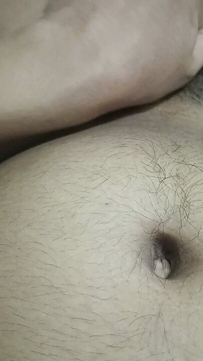 Aproveitando enquanto a esposa não está em casa.. Sensação real e sexo. Cara jovem e fresco.