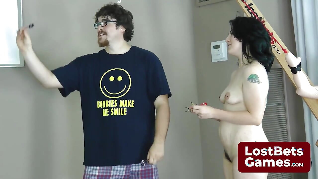 Detta Strip dartspel lovar en natt med oväntade läckerheter