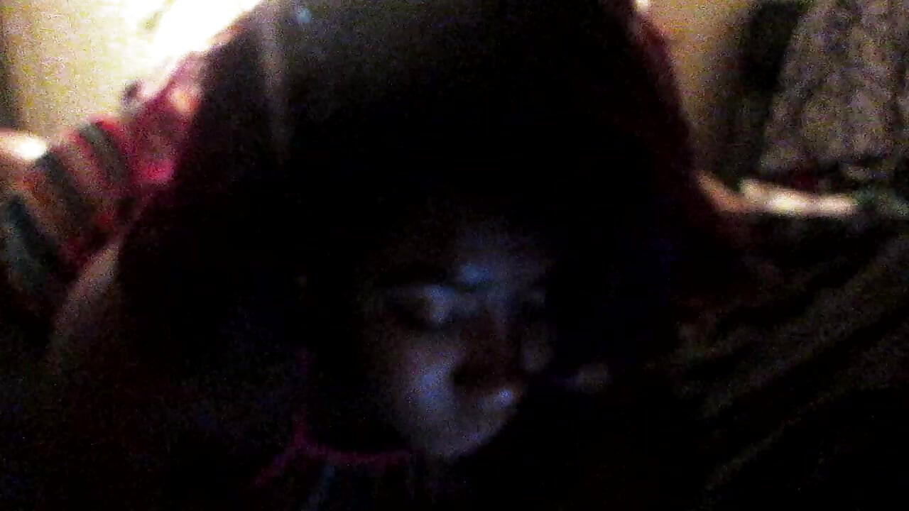 Vuile Diana krijgt haar favoriete rode slipje naar de zijkant getrokken