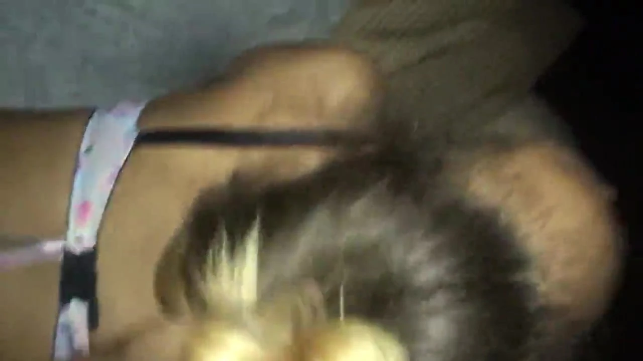 Daging hitam di dalam vagina krim