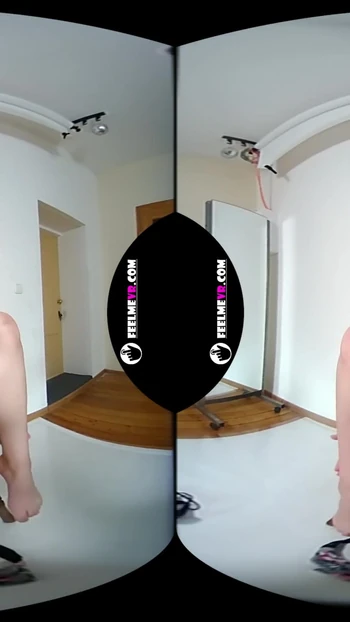 Kate Fresh Sexy Blonde Striptease 180vr