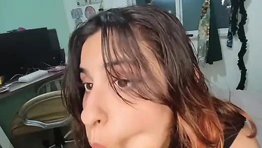 Kadın kılıklı külot koklayıcı - kadın egemenliği kadın kılıklı rol yapma