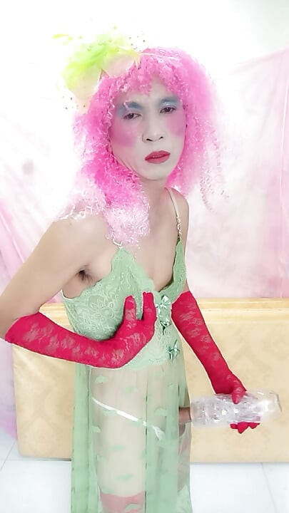 Oanh Le shemale con selfie porno sexy
