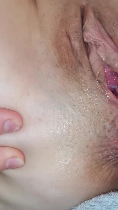 Detik kuat dari "Saya kencing semasa dia menjolok pepek basah saya"