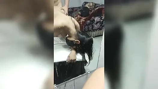 Bayan Mahi erkek arkadaşı tarafından sert sikiliyor.