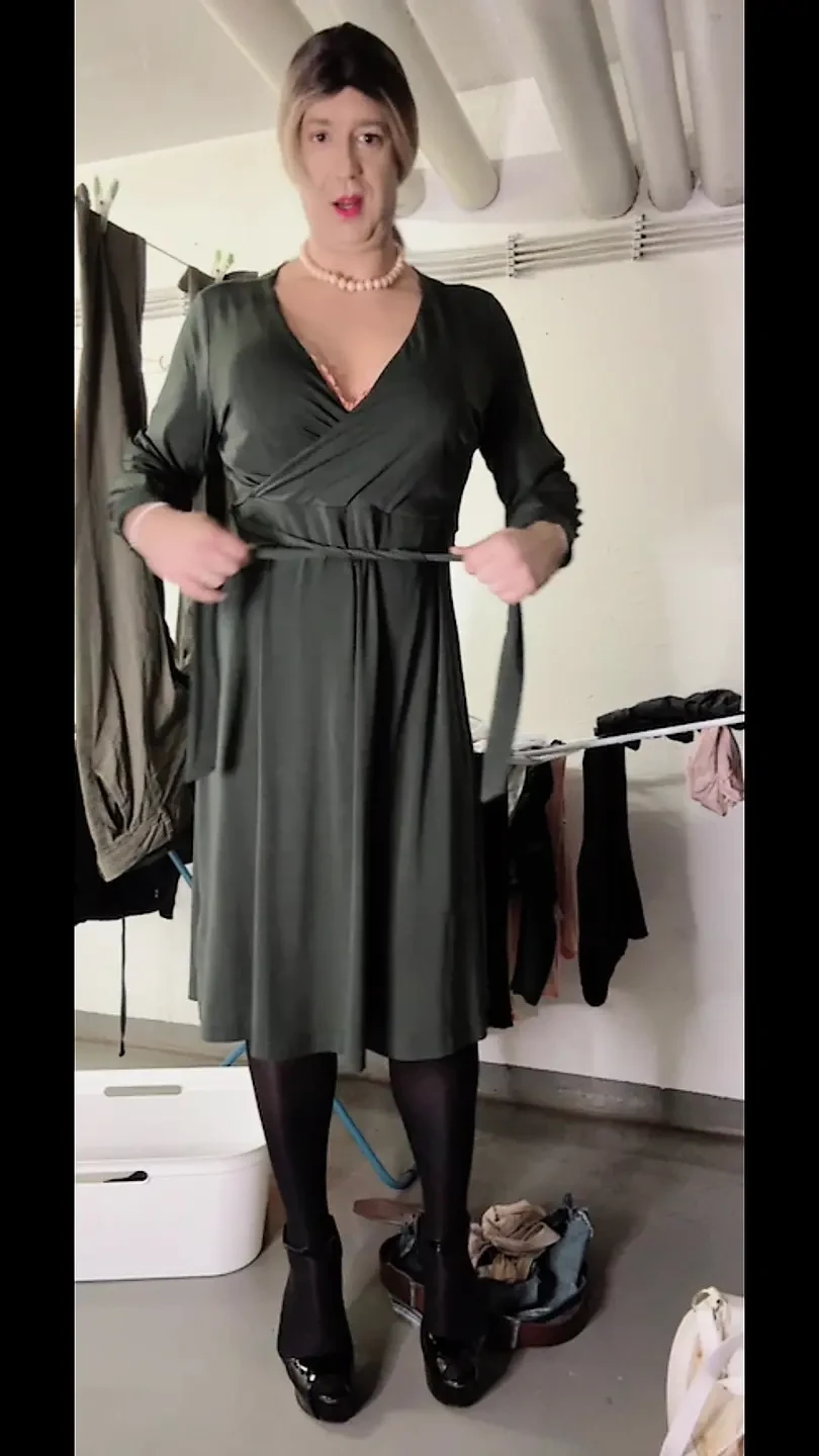 SissyTask-Steel Oblečení od sousedů a denní anální trénink