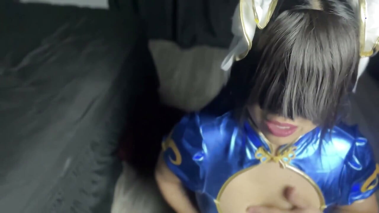 Imitando โพสท่าเฮนไต Chun-Li เวอร์ชั่น | อิเกีย Astarioth