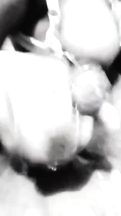 Makcik tetek besar bagi blowjob dan pancut dalam mulut