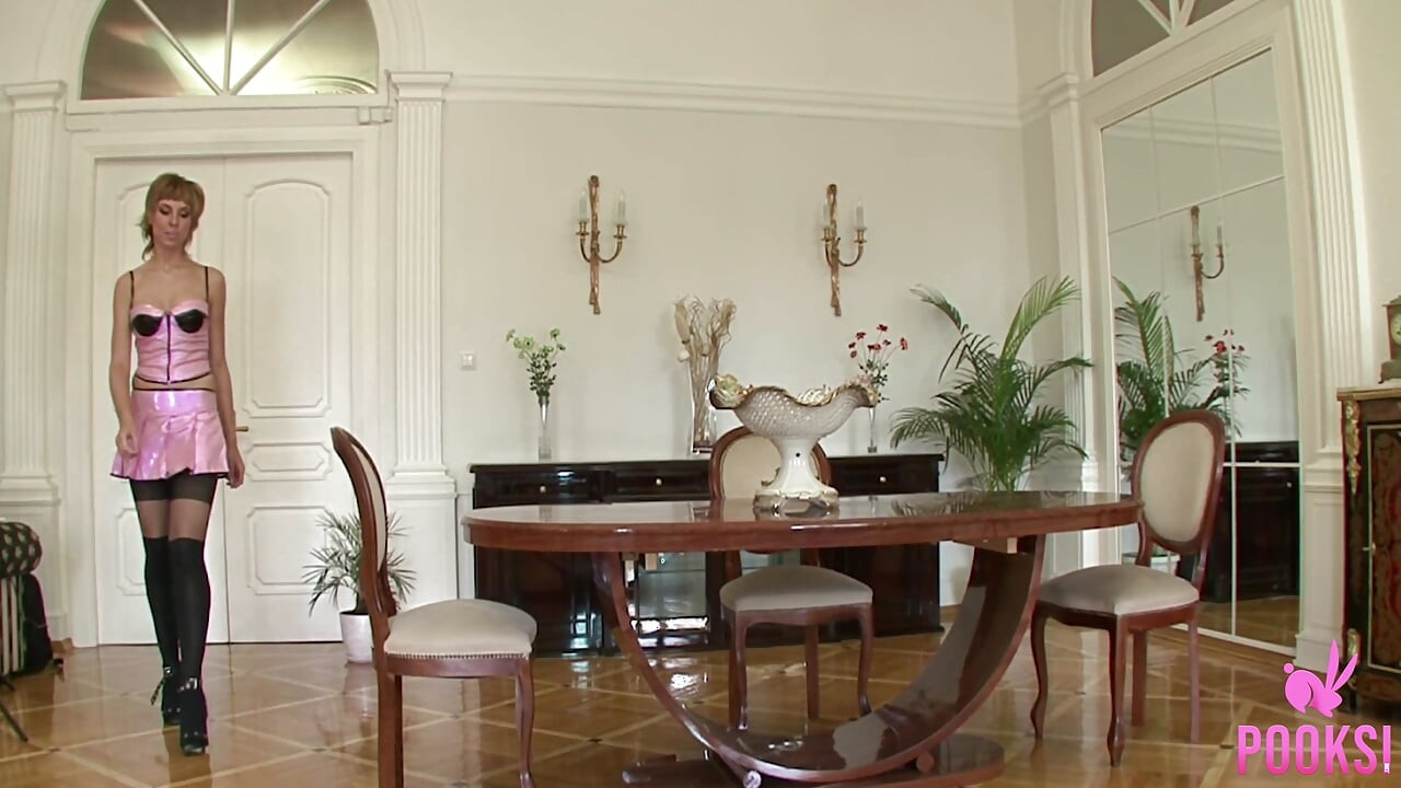 Butt banged babe Gina spreads her butt cheeks for some anal!