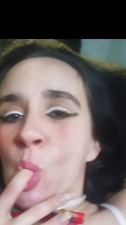 Milf caliente y traviesa deja que te corras en la cara