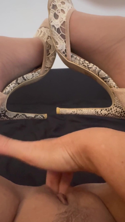 I got home from work horny and rubbed my juicy pussy, wearing high heels. | Clip 2