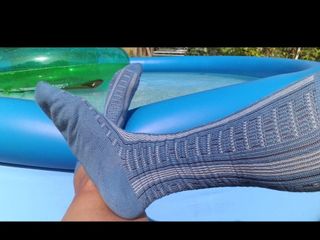Chaussettes vintage à la piscine