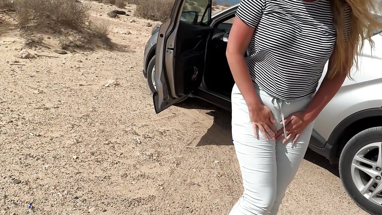 Girl can't hold pee and wet her pants on the public road