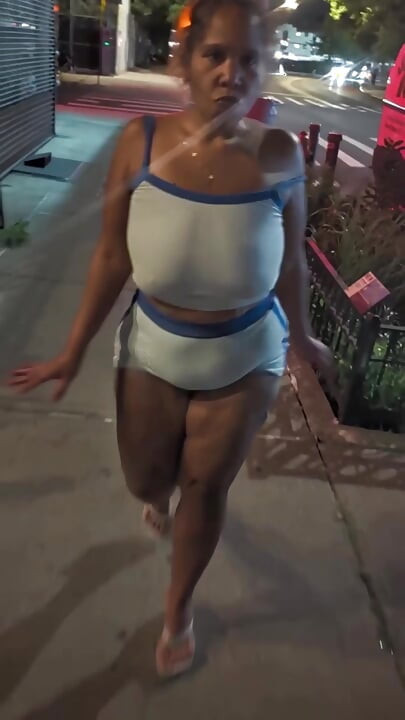 Arco das pernas, pernas grossas provocam bunda gorda natural porto-riquenha Boricua Mami