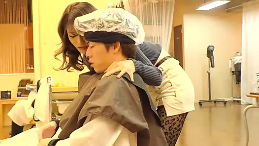 Göz temasının asla durmadığı salon