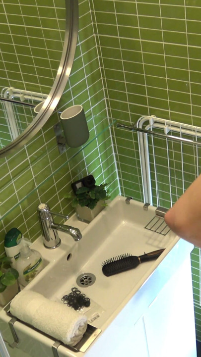 Pacar Mungil Berambut Merah Paling Imut Sedang Menata Rambut di Kamar Mandi Tanpa Celana Dalam Tanpa Bra dalam Gaun Santai Seksi | Klip 3