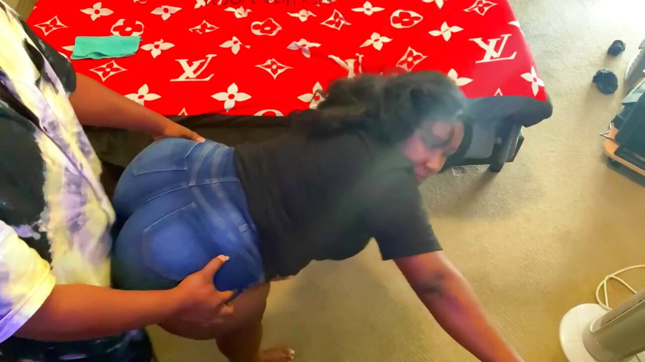 תחת קופץ מטורף על הזין