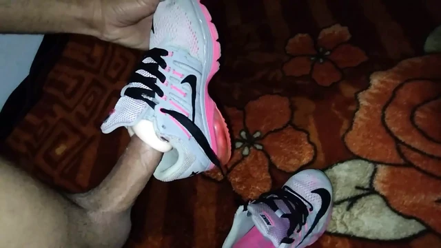 Cumming On Nike Air Max