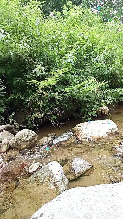 Majka Zemlja pruža. Guzica koja jede