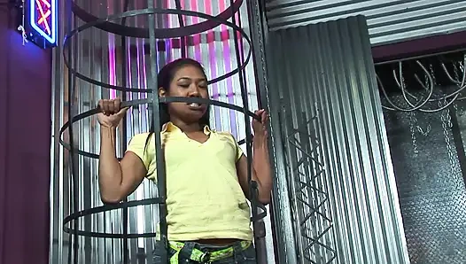 Ngentot muka cewek Asia kotor