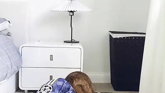 Миниатюрная фанатка Real Madrid трахает ее задницу для тебя