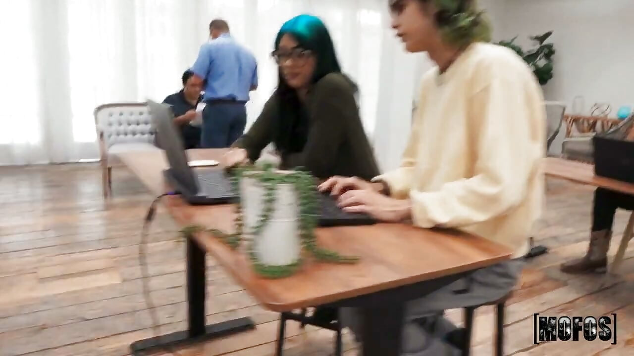 Lets Post It - Seks Lil Sneaky Di Pejabat