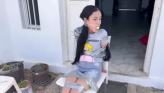Gadis berusia 18 tahun yang bosan menginginkan perbudakan tukang seksi (episode 2 dari 2)