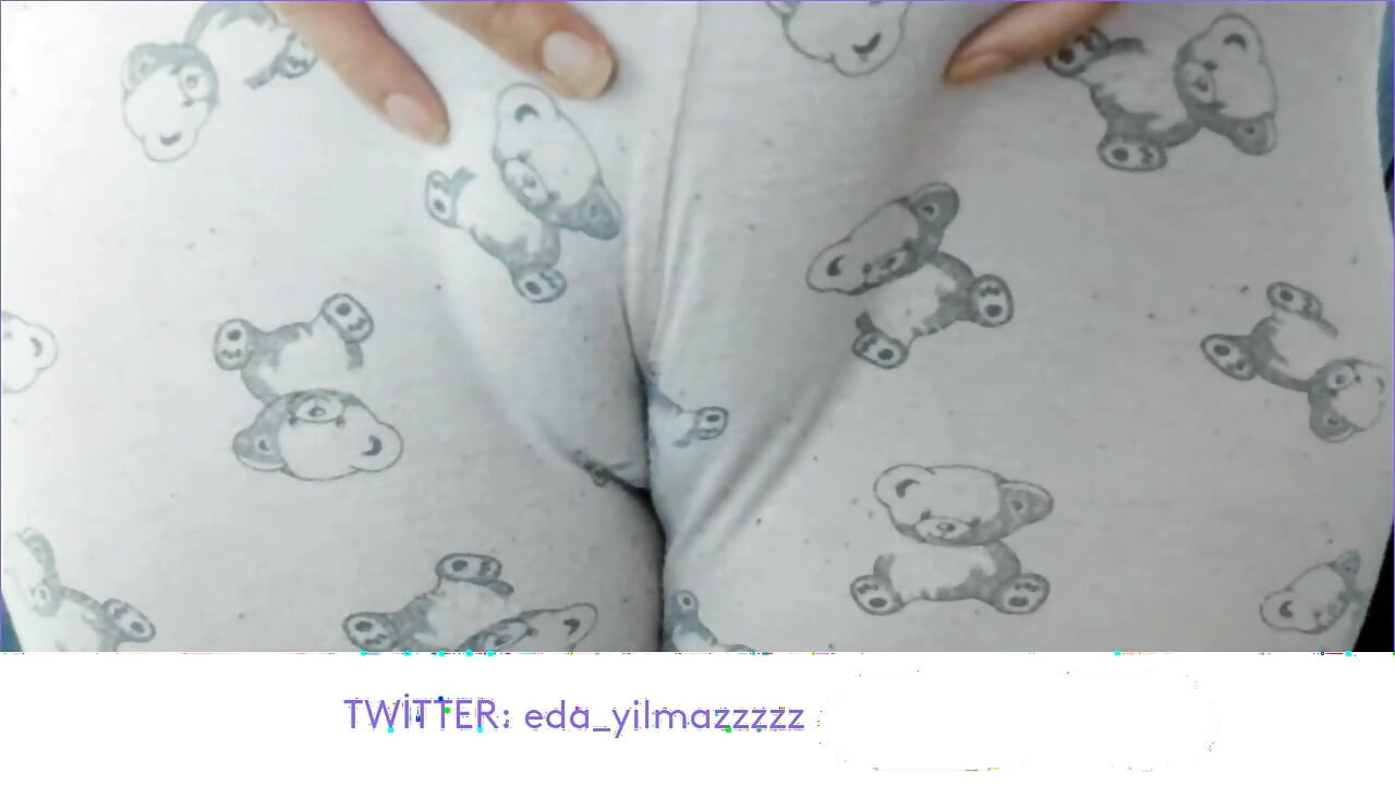 CAMELTOE- SWOLLEN PUSSY- MASTURBATE WITH PAJAMA- RUBBING PUSSY WITH PAJAMA