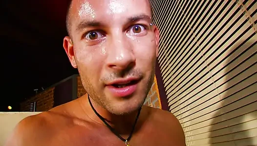 Direk dansı amımı ıslatıyor ve sikişmek istiyorum