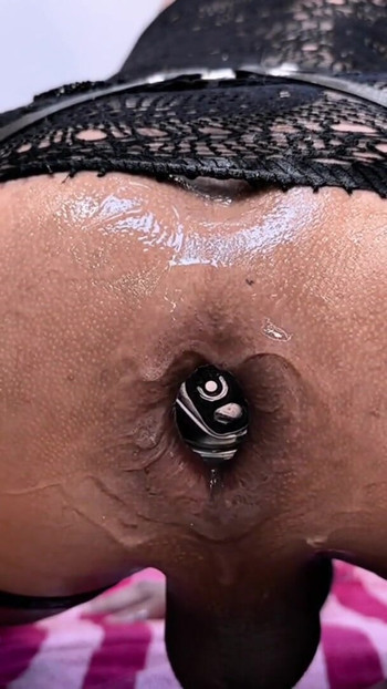 Nezaobilazan trenutak iz "Trans Anal Dildo Extreme"