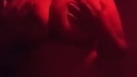 Üvey annem kırmızı odama geliyor